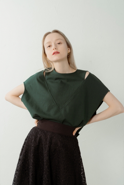 CUTOUT DETAIL TEE/カットアウトディテールTシャツ